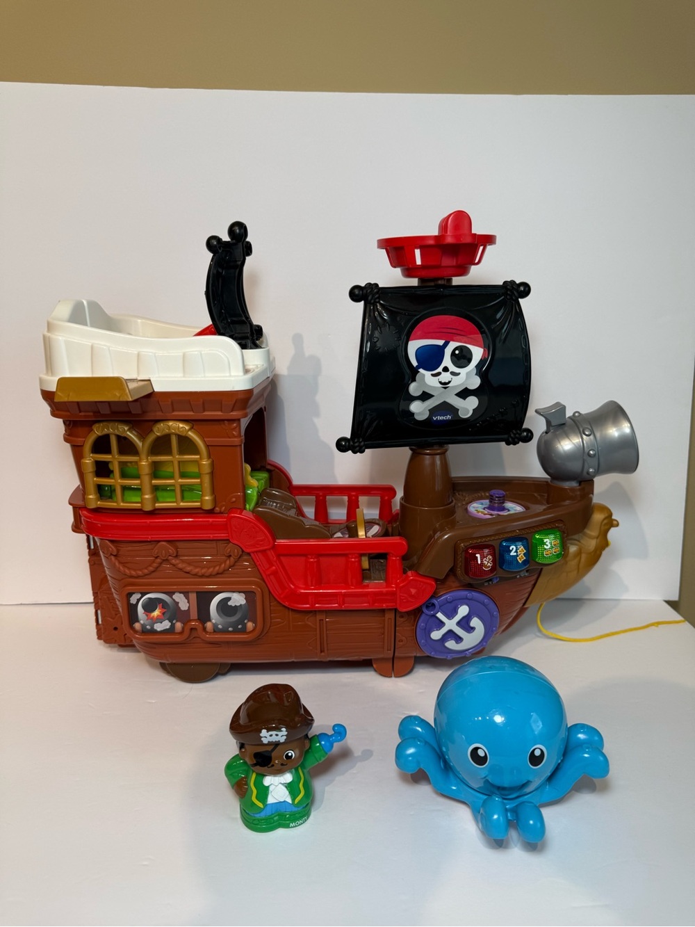 VTech Treasure Seekers Pirate Ship(80-177860)-Works- W/2 Original Figures